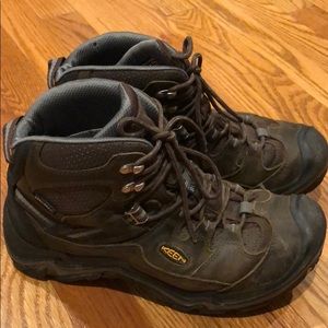 Keen Hiking Boots All Weather Size 9